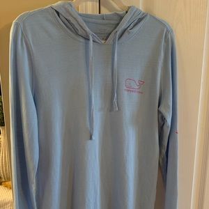 Women’s Vineyard Vines hooded T-shirt, size medium